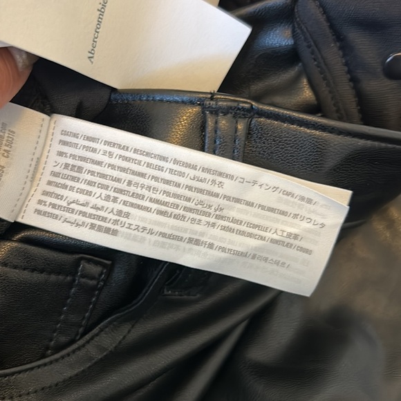 Abercrombie & Fitch Curve Love 90’s Straight Faux Leather Pants - Picture 11 of 11